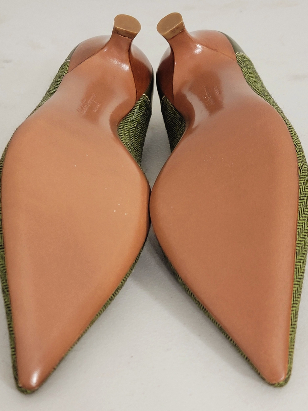 NEW Salvatore Ferragamo Herringbone Tweed Gancini Pumps Green 6.5B - Picture 12 of 13